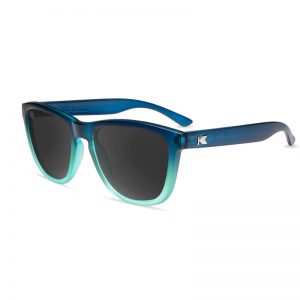 Niebieskie-okulary-przeciwsloneczne-Knockaround-Premiums-Rising-Tide-strona.jpg