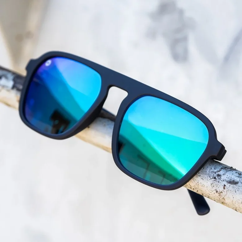 sunlovers-sunglasses-navy-rider-pacific-palisades