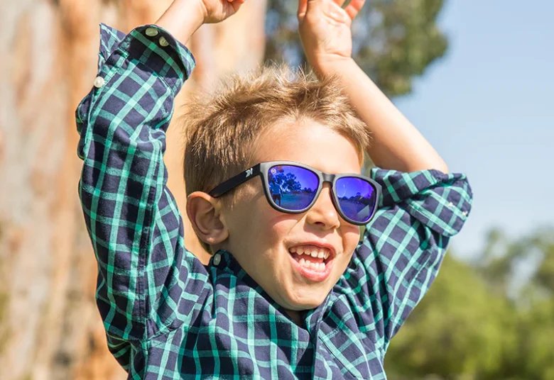 black-and-blue-kids-sunglasses-knockaround_54d08860-3737-4925-b20b-597addca10c3