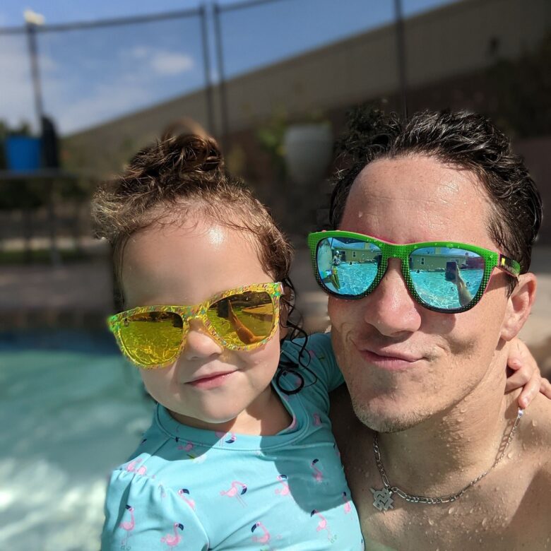 pinata-party-yellow-sunglasses-sunlovers