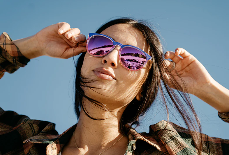 Damskie okulary przeciwsłoneczne z fioletowymi soczewkami