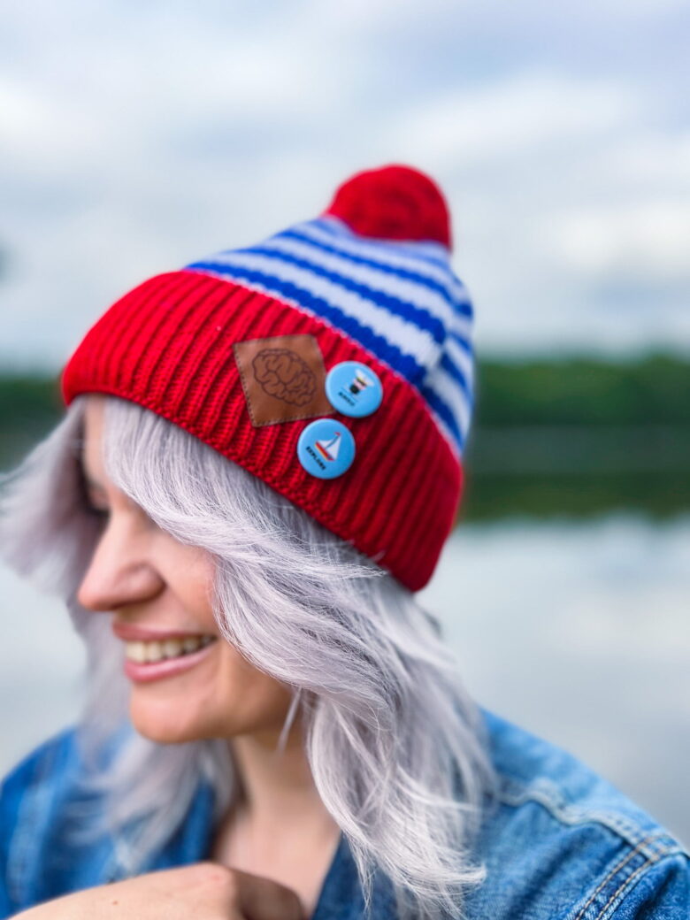 czapka-z-pomponem-nautical