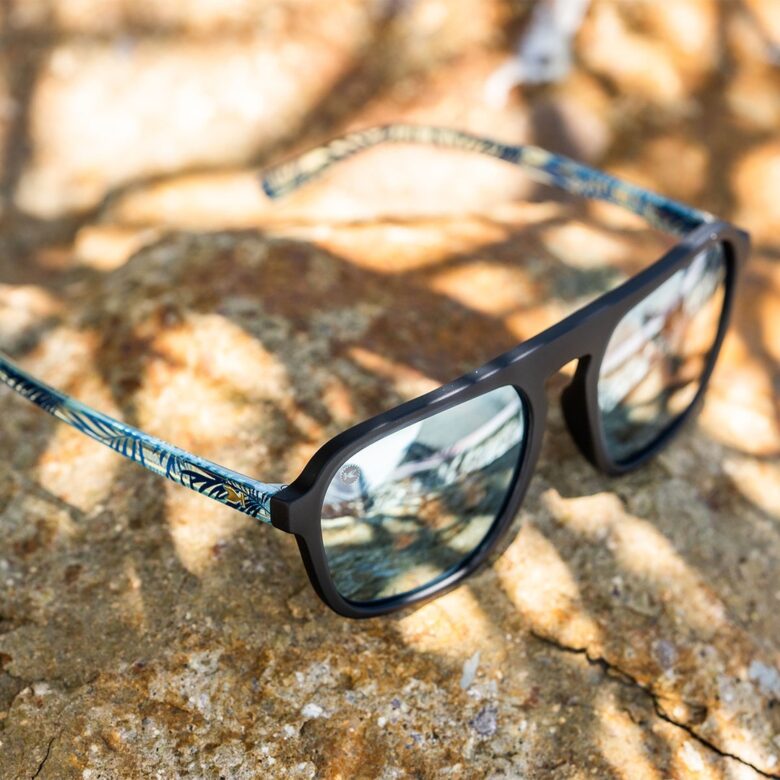 granatowe-okulary-villa-palms-pacific-palisades