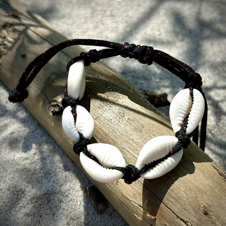 Bransoletka muszelkowa boho czarna Sunlovers