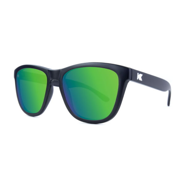 sportowe okulary przeciwsłoneczne czarne matowe i zielone lustrzanki polaryzacyjne knockaround premiums bok