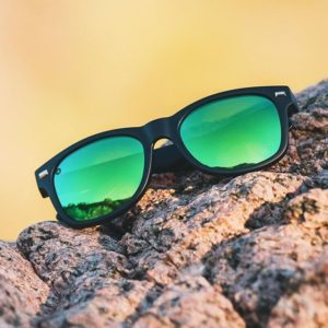 niedrogie duże okulary przeciwsłoneczne z polaryzacją knockaround Fort Knocks czarne z zielonymi soczewkami lusterka wygodne ramionka do samochodu męskie