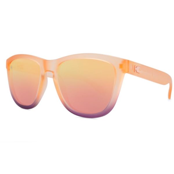 niedrogie polaryzacyjne okulary przeciwsłoneczne różowe z różowymi lustrzanymi szkłami knockaround premiums bok