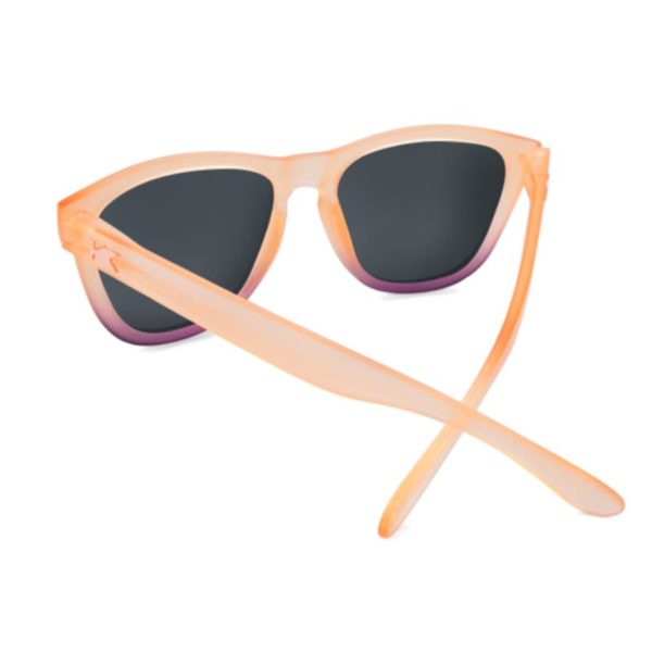 niedrogie polaryzacyjne okulary przeciwsłoneczne różowe z różowymi lustrzanymi szkłami knockaround premiums tył