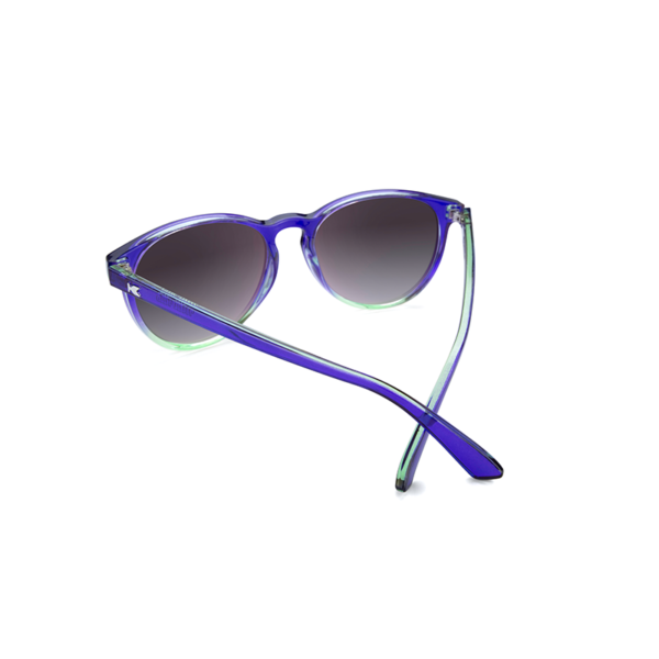 niedrogie kolorowe okulary przeciwsłoneczne z polaryzacją do samochodu dla kierowców knockaround mai tais niebieskie fioletowe indygo błyszczące z czarnymi soczewkami zaokrąglone okrągłe sportowe dla kobiety sexy tył