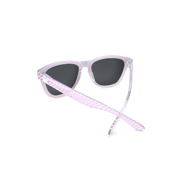 niedrogie okulary przeciwsłoneczne z polaryzacją Knockaround premiums park ave różowe w paseczki lustrzane soczewki tył