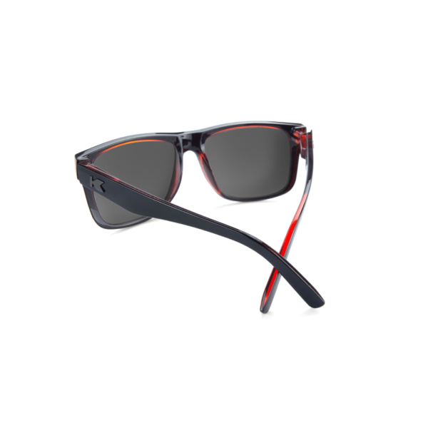 niedrogie okulary przeciwsłoneczne z polaryzacją czarne z czerwienią i czarnymi soczewkami knockaround Torrey Pines