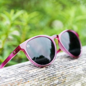 niedrogie okulary przeciwsłoneczne z polaryzacją Mai Tais jagodowe knockaround