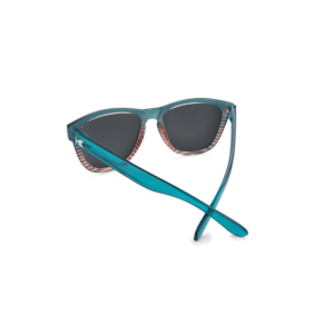 niedrogie okulary przeciwsłoneczne z polaryzacją Knockaround premiums cieniowane z czarną soczewką premiums błękitno niebieskie tył