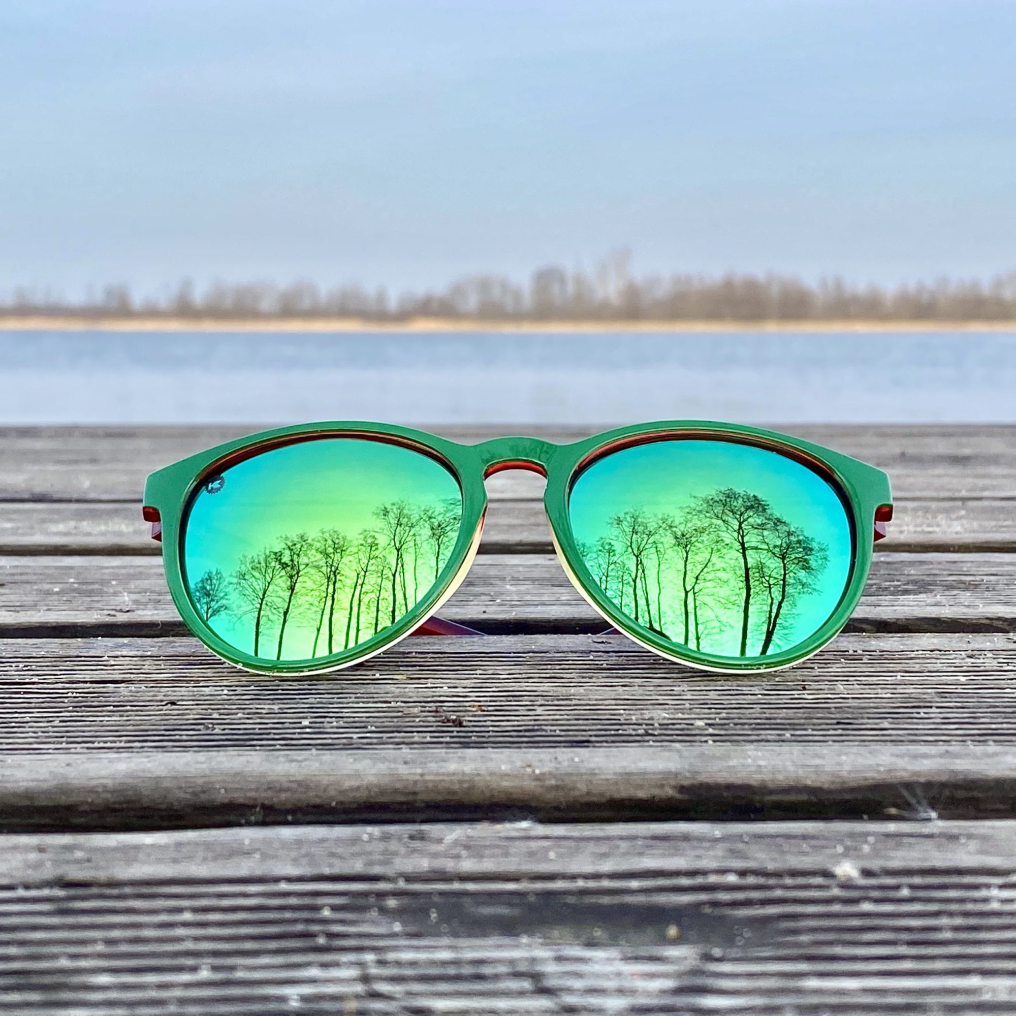 zielone okulary przeciwsłoneczne zaokrąglone damskie z polaryzacją z filtrem uv400 sunlovers knockaround mai tais